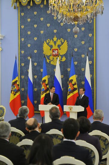 Russian and Moldova prime ministers meet in Moscow
