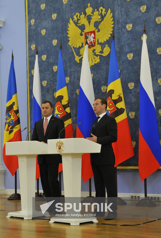 Russian and Moldova prime ministers meet in Moscow