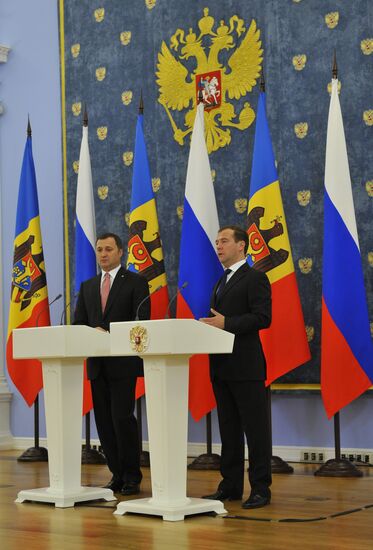 Russian and Moldova prime ministers meet in Moscow