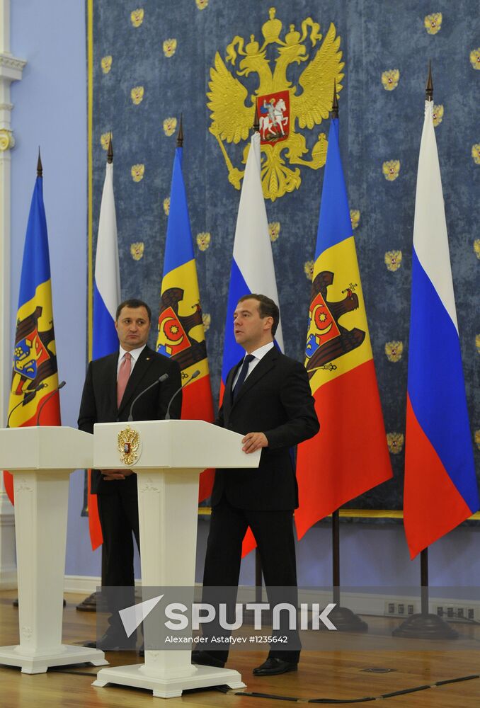 Russian and Moldova prime ministers meet in Moscow