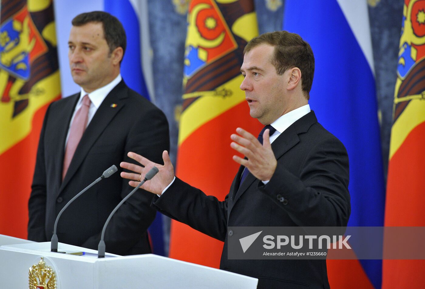 Russian and Moldova prime ministers meet in Moscow