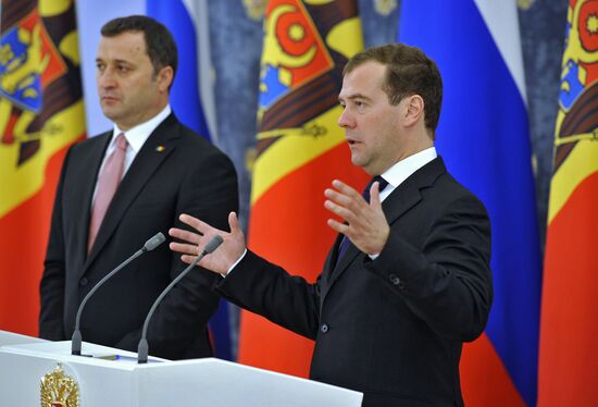 Russian and Moldova prime ministers meet in Moscow