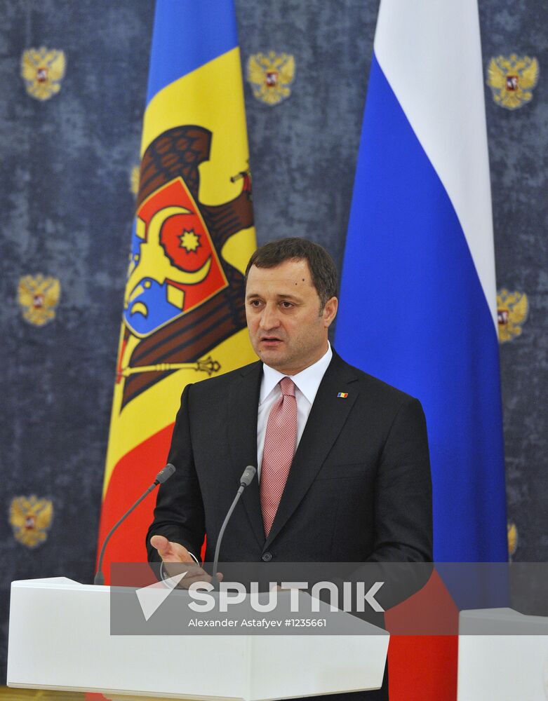 Russian and Moldova prime ministers meet in Moscow