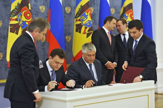 Russian and Moldova prime ministers meet in Moscow