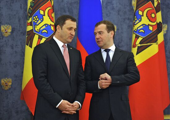 Russian and Moldova prime ministers meet in Moscow