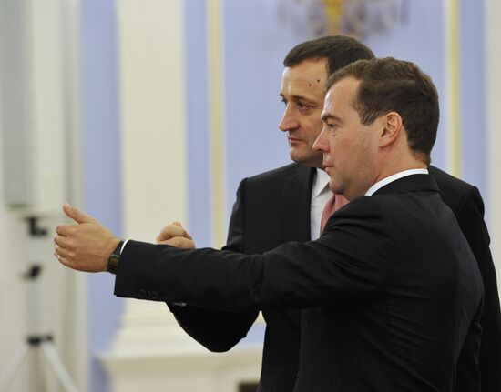 Russian and Moldova prime ministers meet in Moscow