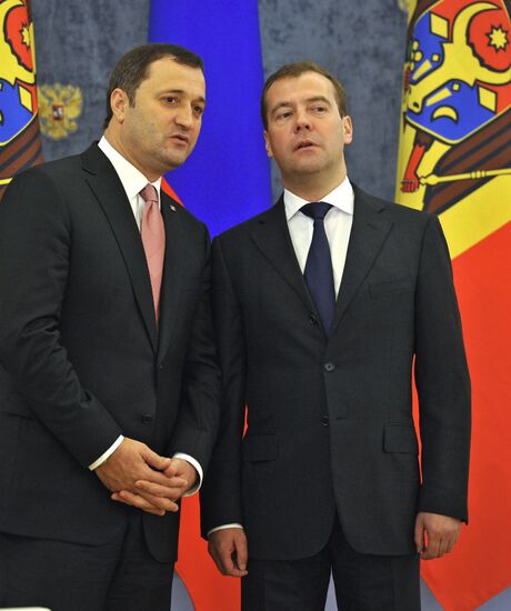 Russian and Moldova prime ministers meet in Moscow