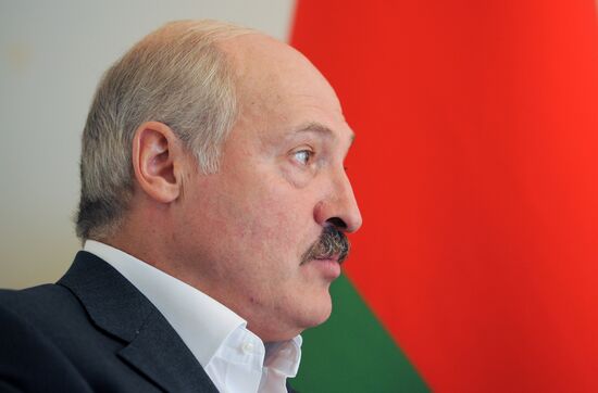 Vladimir Putin meets with Alexander Lukashenko