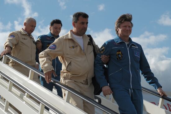 Soyuz TMA-04M crew back from International Space Station