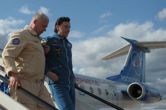 Soyuz TMA-04M crew back from International Space Station