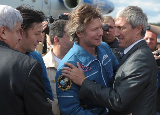 Soyuz TMA-04M crew back from International Space Station