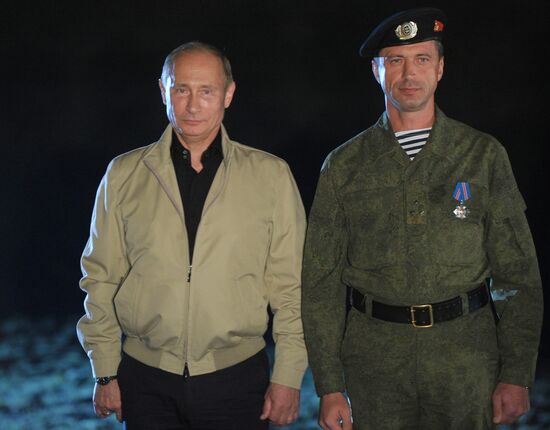 Vladimir Putin observes Kavkaz-2012 exercises