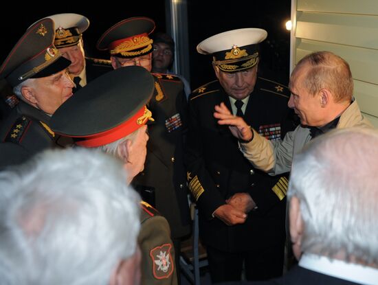 Vladimir Putin observes Kavkaz-2012 exercises
