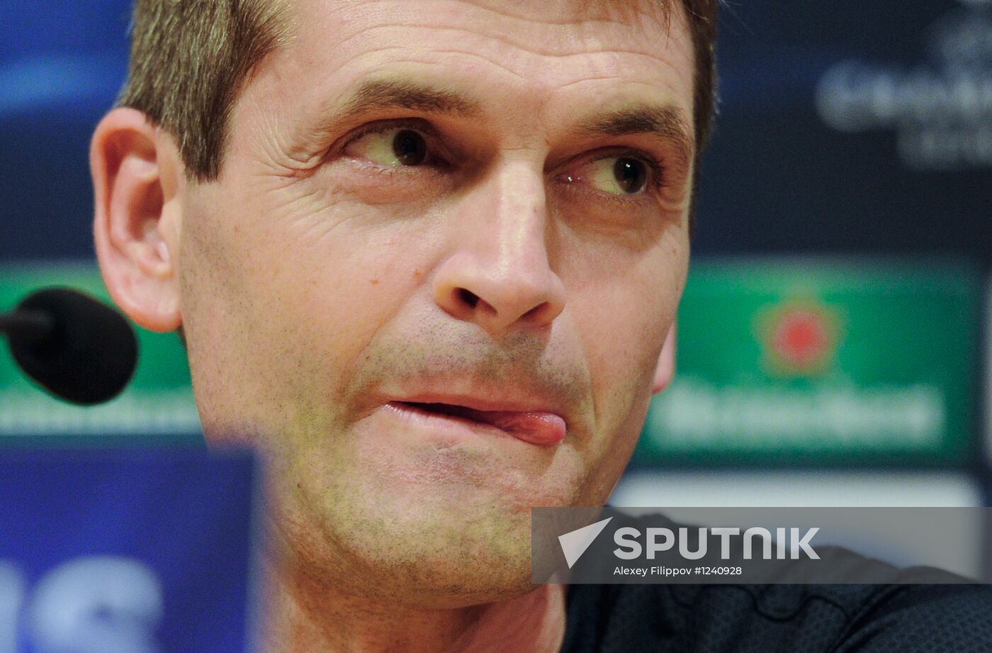 Football. News conference by Barcelona's coach Tito Vilanova