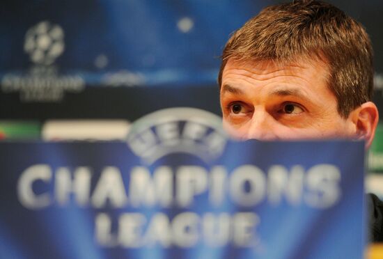 Football. News conference by Barcelona's coach Tito Vilanova
