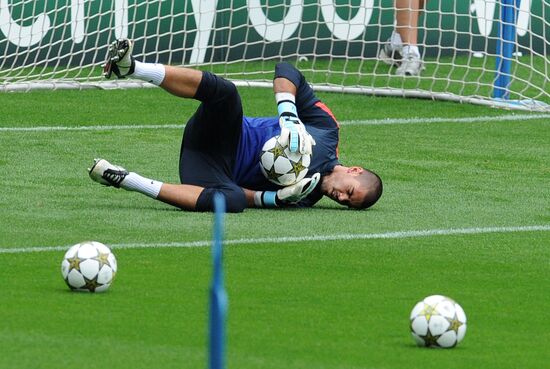 Football. FC Barcelona training session