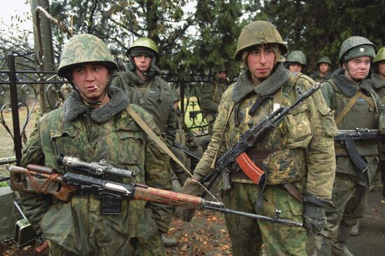 Russian soldiers in the streets of Gudermes