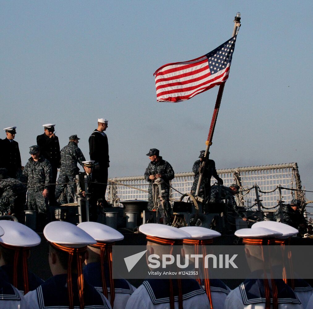 Guided-missile frigate USS Vandegrift calls at Vladivostok