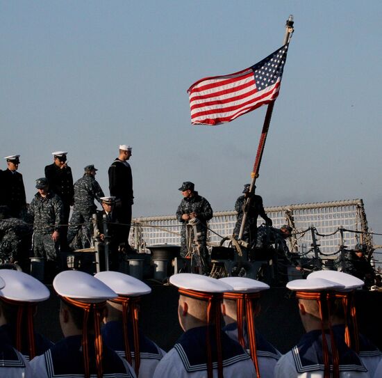 Guided-missile frigate USS Vandegrift calls at Vladivostok