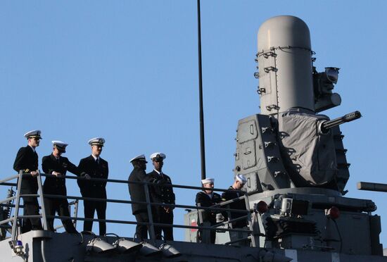 Guided-missile frigate USS Vandegrift calls at Vladivostok