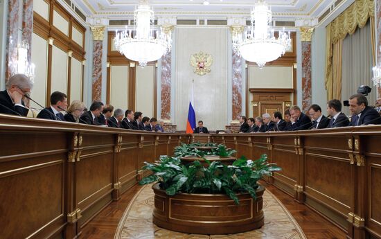 Dmitry Medvedev chairs Cabinet meeting