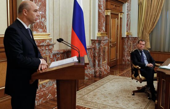 Dmitry Medvedev chairs Russian government meeting