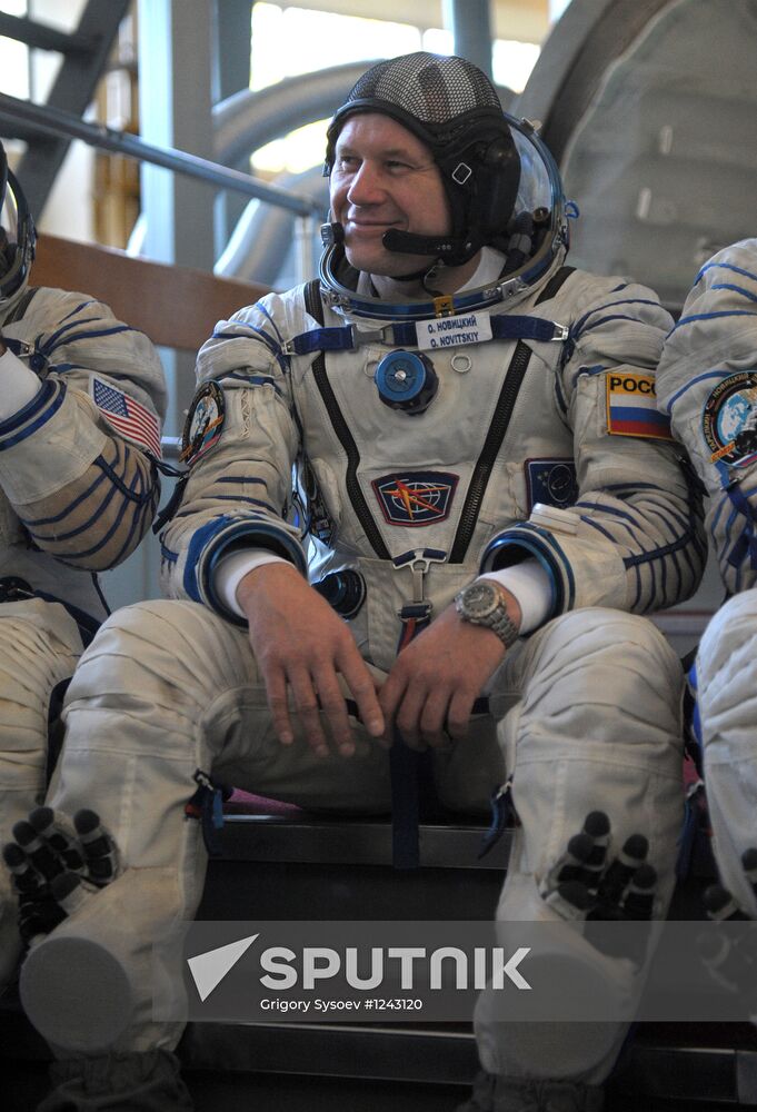 Complex training of ISS-33/34 basic crew