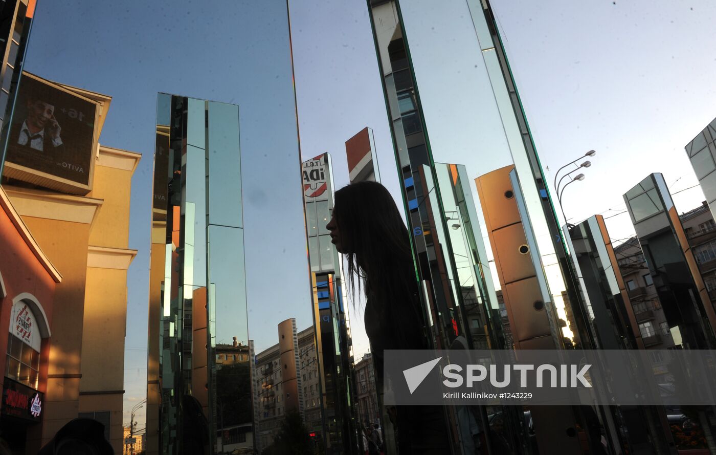 Mirror installation "Cake" in Moscow's Zemlyanoi Val Street
