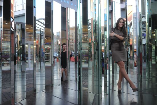 Mirror installation "Cake" in Moscow's Zemlyanoi Val Street