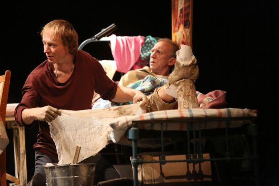 Runthrough of Alexander Gordon's play Snow