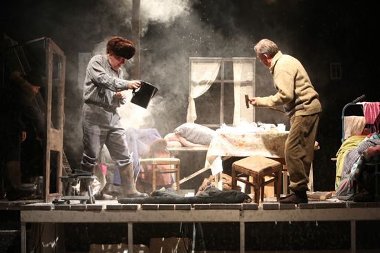 Runthrough of Alexander Gordon's play Snow