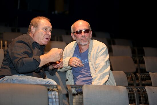 Runthrough of Alexander Gordon's play Snow