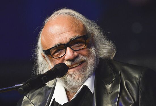 Demis Roussos gives concert in Moscow