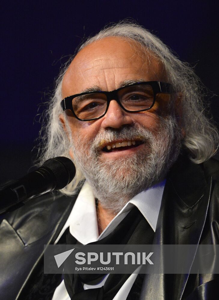 Demis Roussos gives concert in Moscow