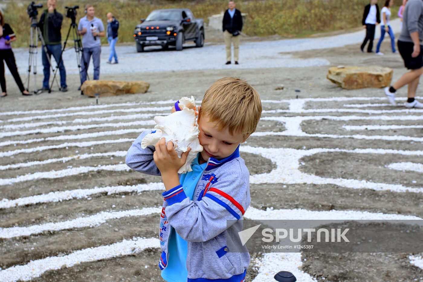 Ravnovesiye festival of audio and visual culture in Abrau-Durso