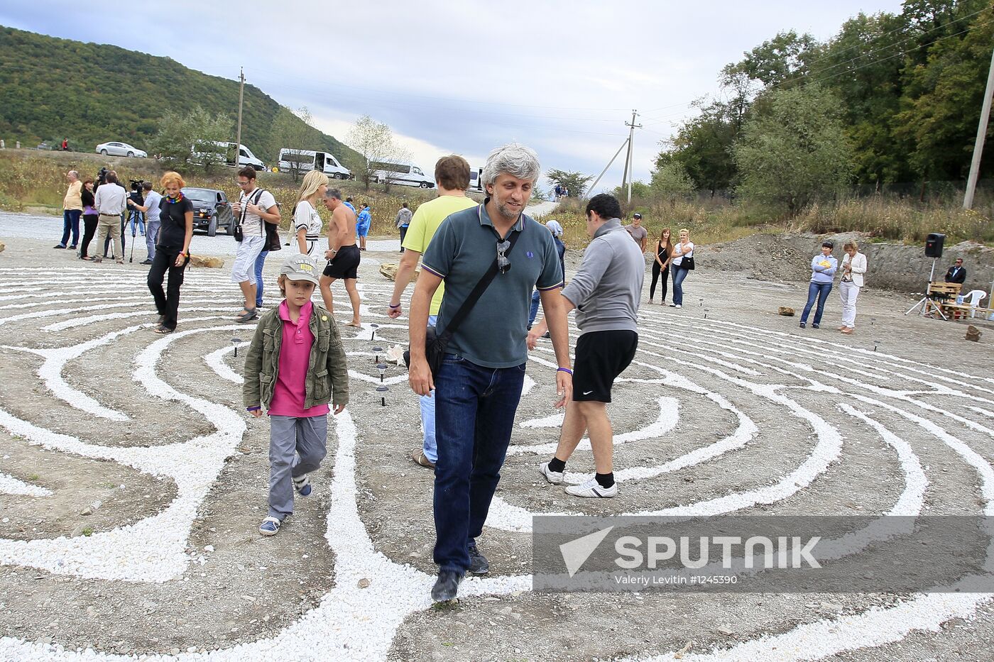 Ravnovesiye festival of audio and visual culture in Abrau-Durso