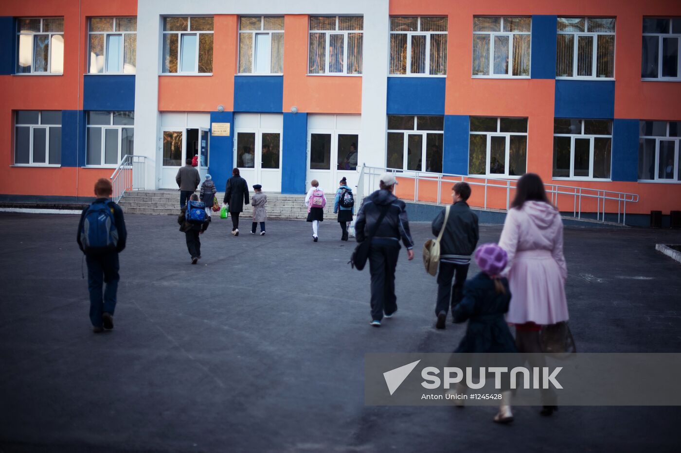 School with cadet classes under patronage of Russian MES