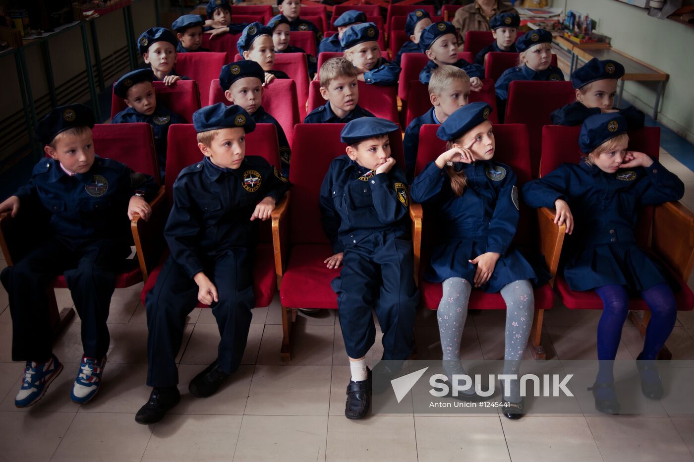 School with cadet classes under patronage of Russian MES