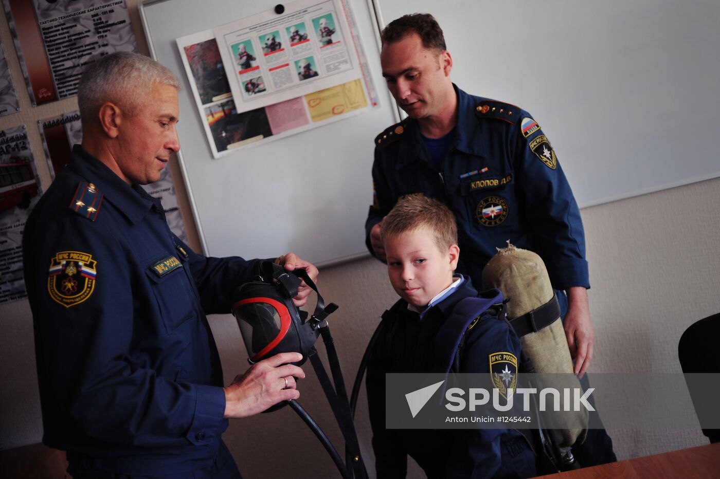 School with cadet classes under patronage of Russian MES