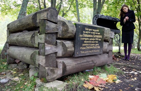 Memorial cross sawed down over Rasputin's grave in St.Petersburg
