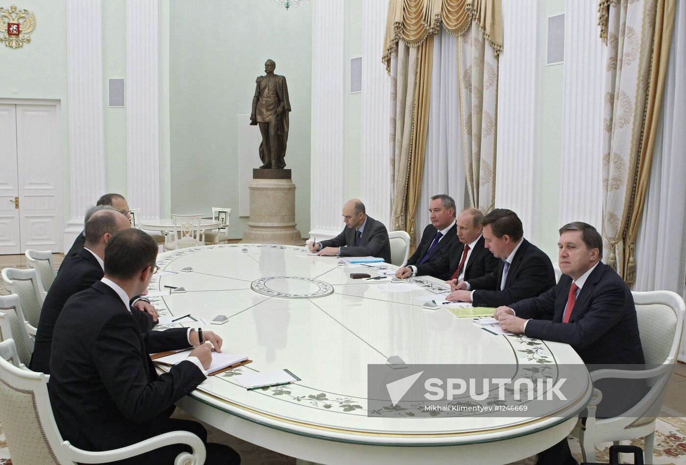 Vladimir Putin meets with Jean-Claude Juncker in Kremlin