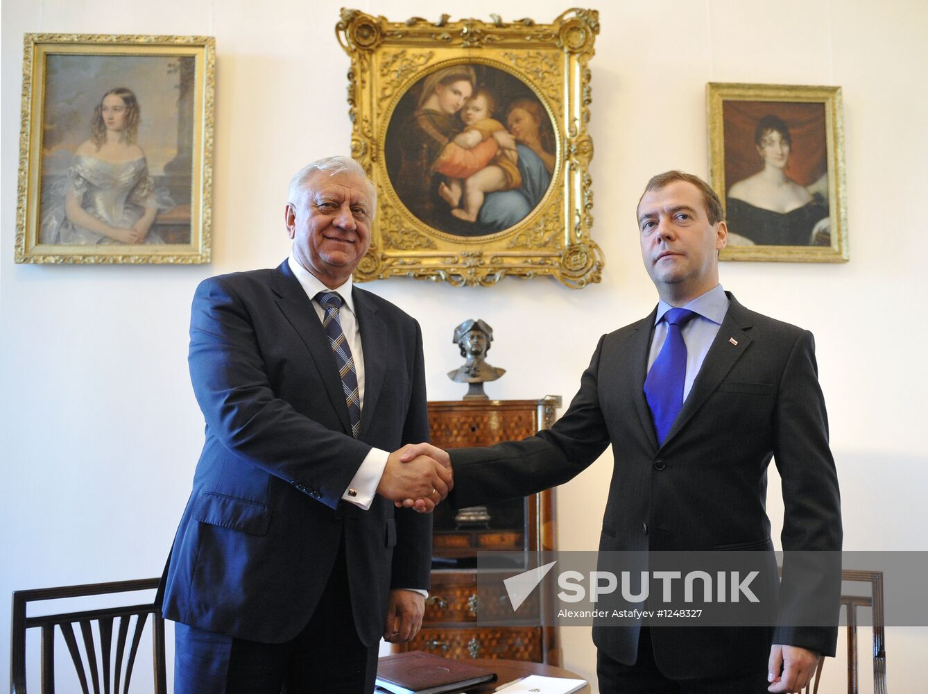 Dmitry Medvedev meets with Mikhail Myasnikovich