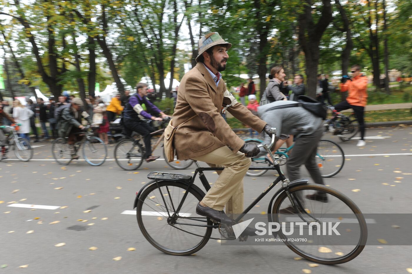 Tweed Ride Moscow in Sokolniki Park