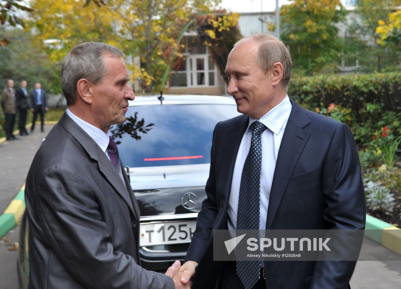 Vladimir Putin visits rest home for labor veterans in Moscow