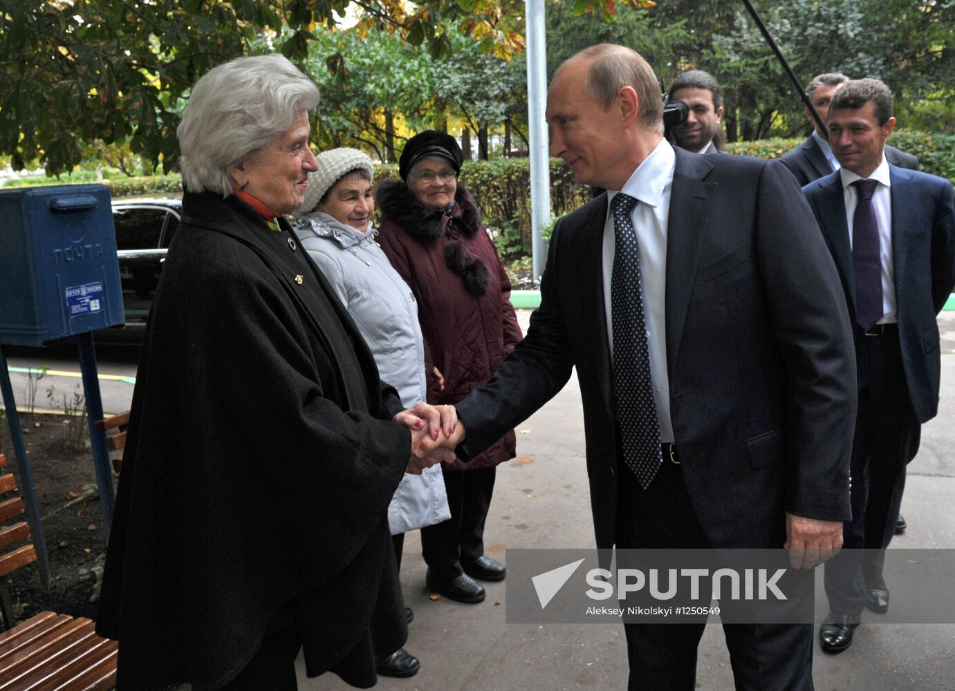 Vladimir Putin visits rest home for labor veterans in Moscow