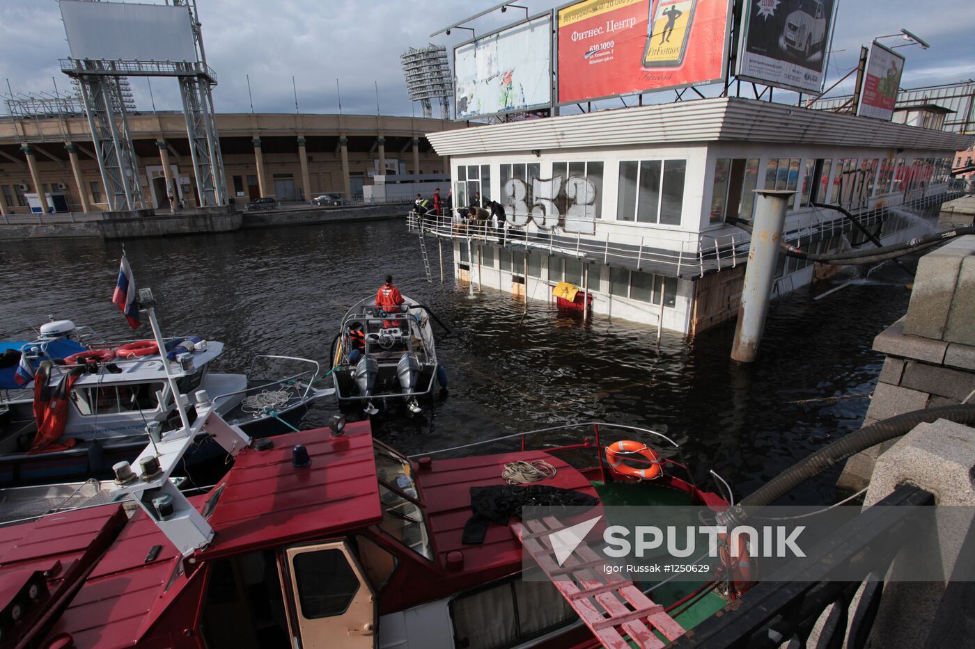 Raising sunken landing stage "Sail"