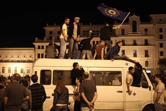 Georgia Dream block supporters on Freedom Square, Tbilisi