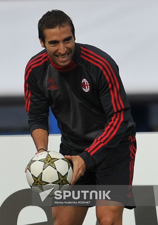 A.C. Milan holds training session