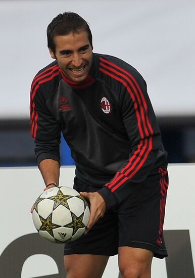 A.C. Milan holds training session