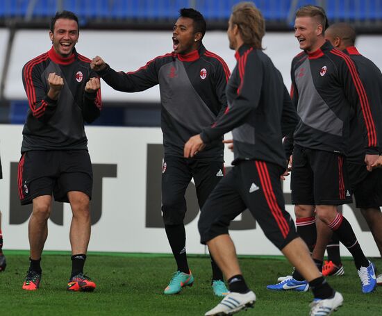 A.C. Milan holds training session